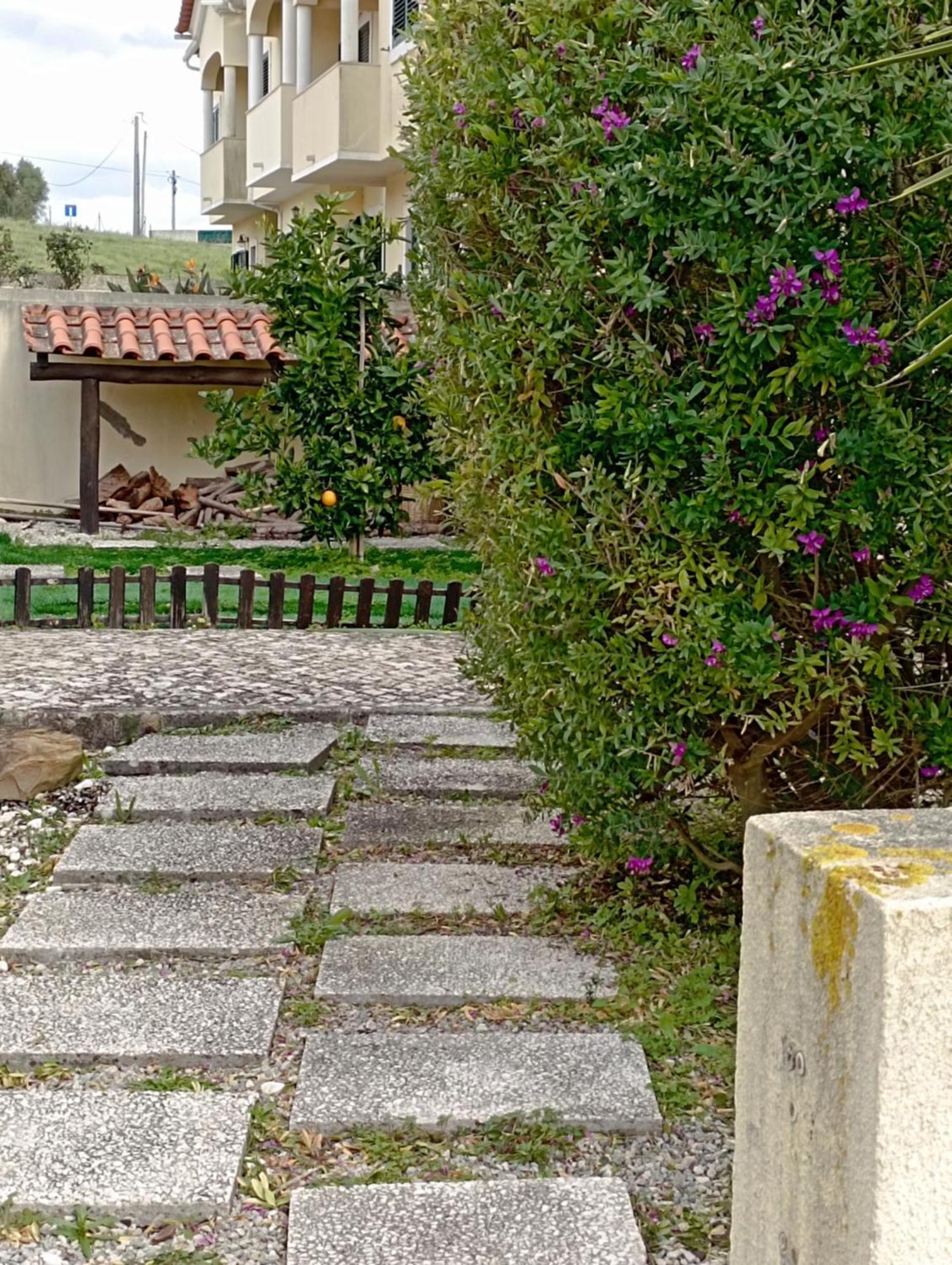 Sossego E Tranquilidade-Valley Guest House-Perto De Lisboa-Estacionamento A Porta Do Alojamento Arruda dos Vinhos Exteriör bild